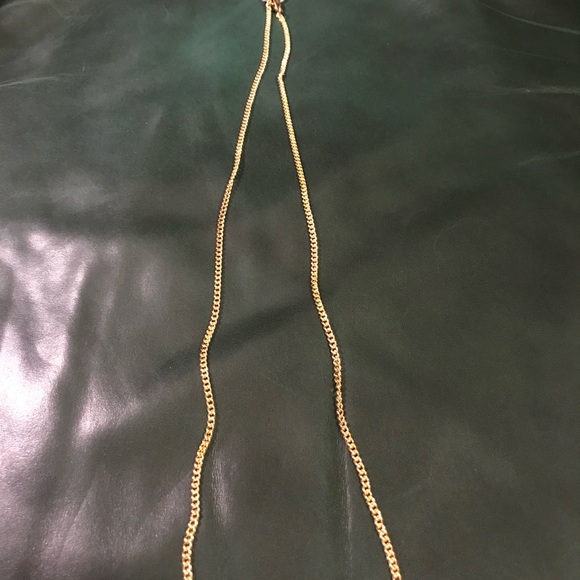 Gold arrow pendant necklace - Picture 2 of 4